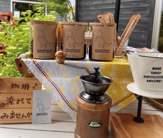 デッキで手挽きコーヒー体験