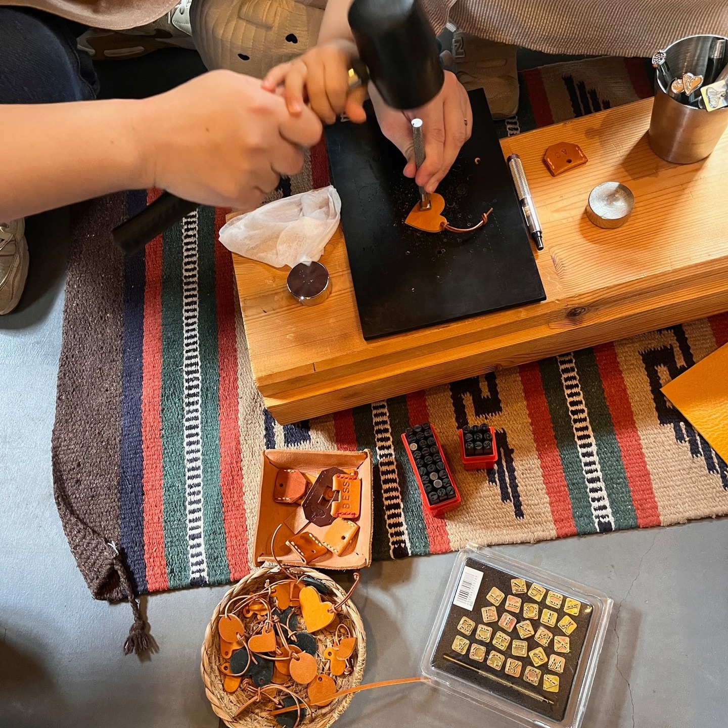 レザータグ作りのイメージ