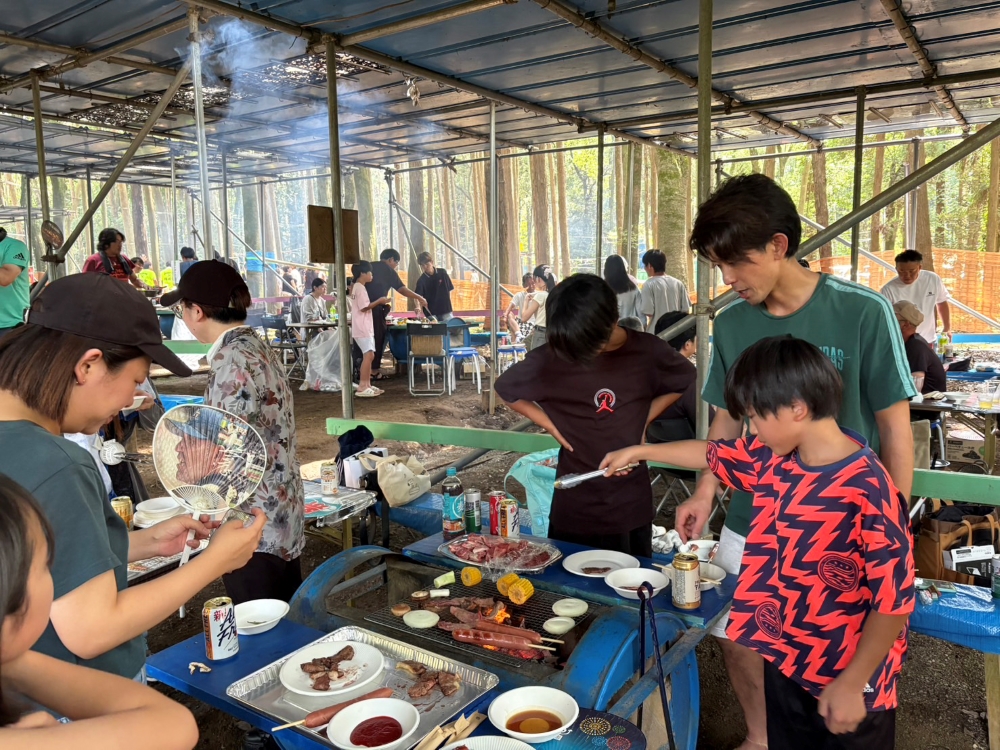 BBQを楽しむ参加者