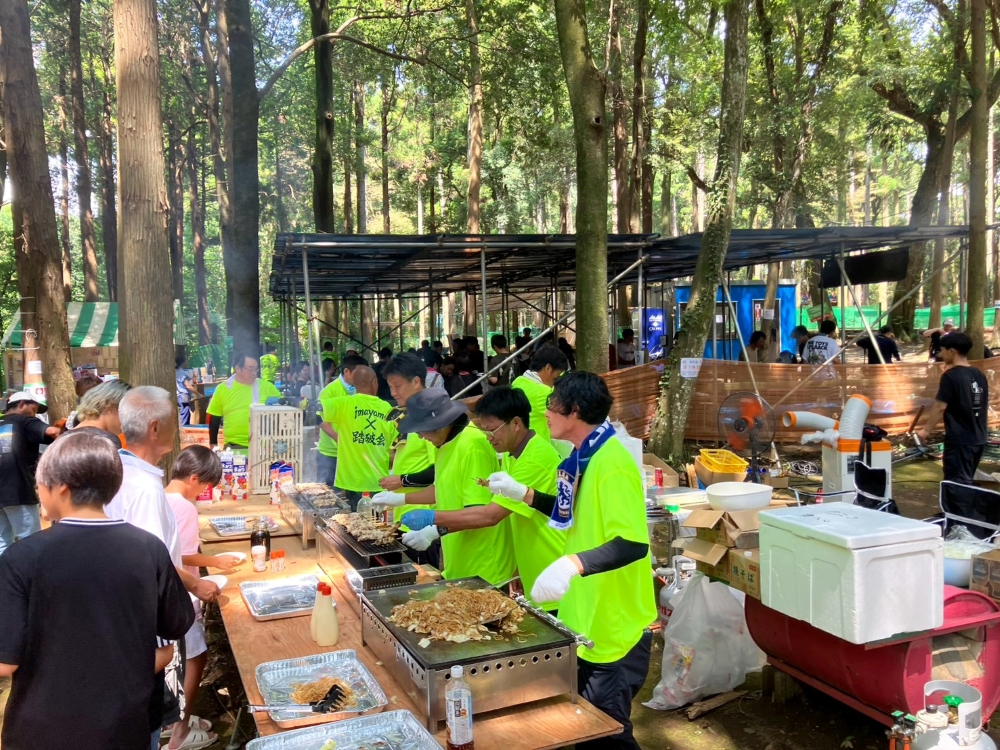 焼き鳥と焼きそばの屋台